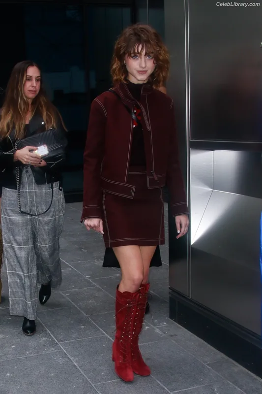 Natalia Dyer photo 1 of 978
