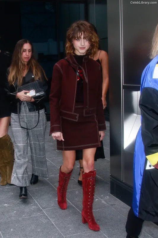 Natalia Dyer photo 2 of 978