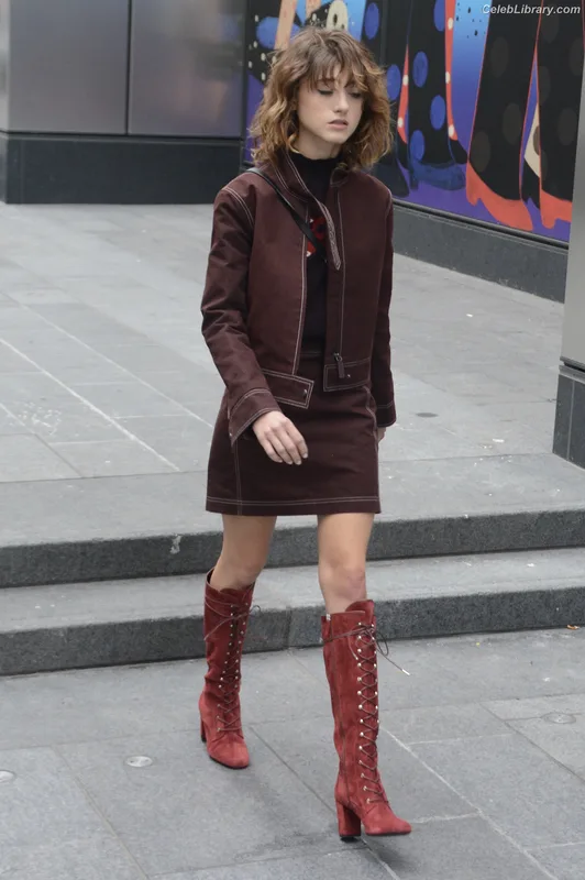 Natalia Dyer photo 4 of 978
