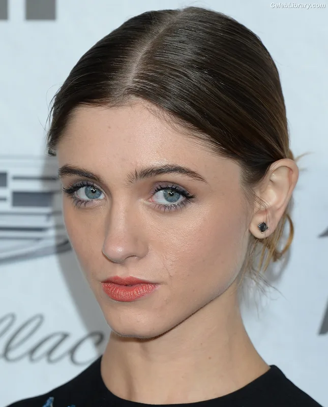 Natalia Dyer photo 13 of 978