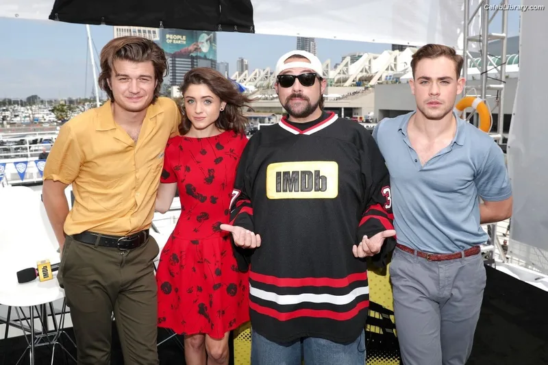 Natalia Dyer photo 23 of 978