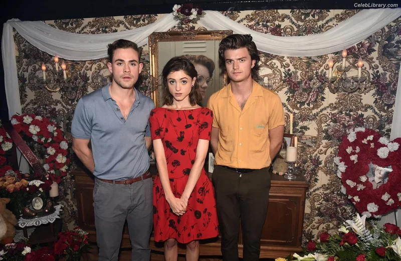 Natalia Dyer photo 7 of 978