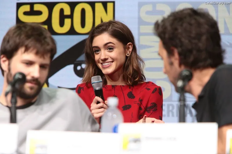 Natalia Dyer photo 17 of 978