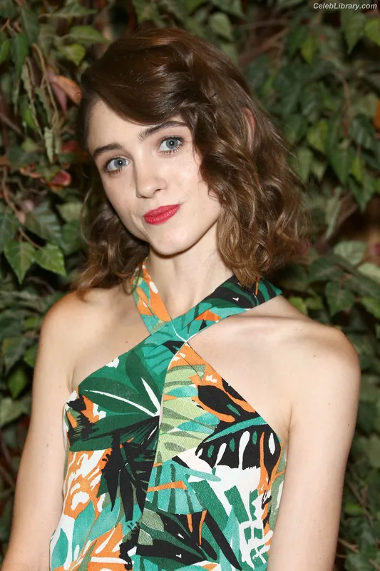 Natalia Dyer photo 18 of 978