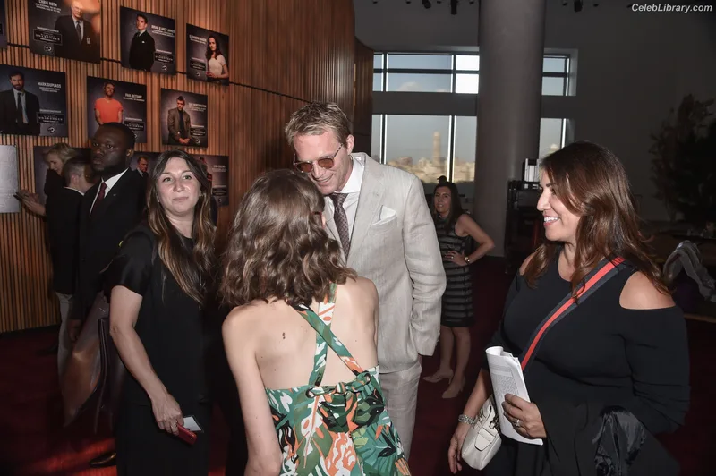 Natalia Dyer photo 13 of 978
