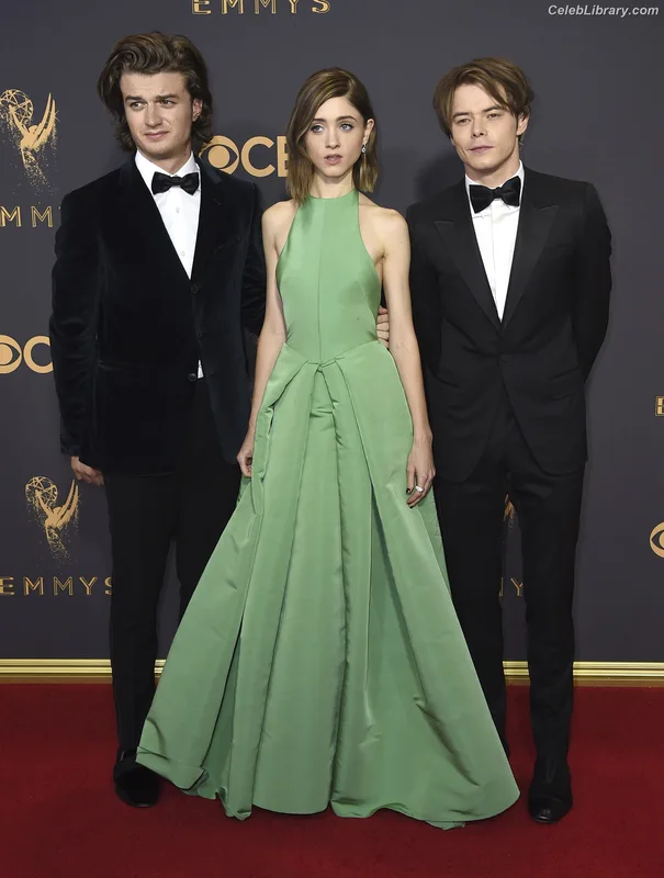 Natalia Dyer photo 7 of 978