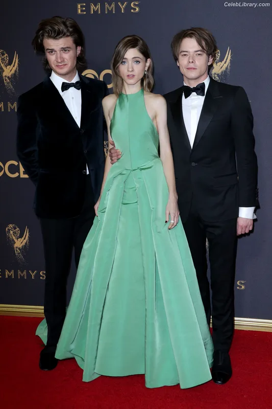 Natalia Dyer photo 8 of 978