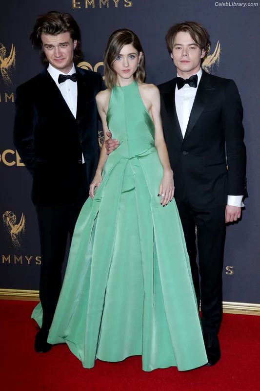 Natalia Dyer photo 9 of 978