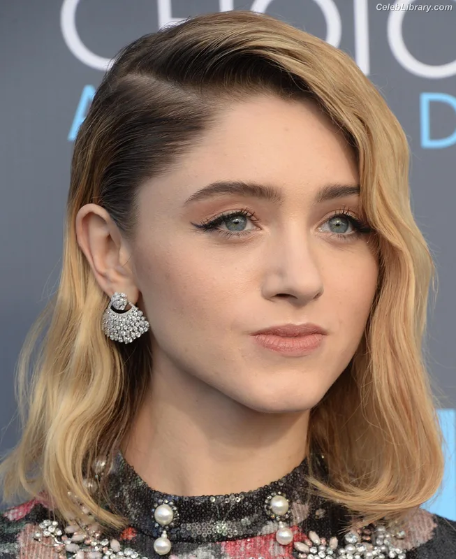 Natalia Dyer photo 24 of 978