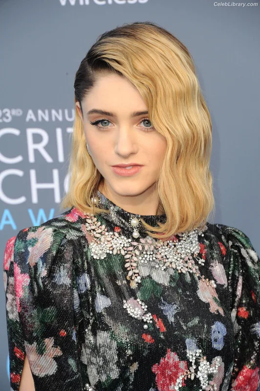 Natalia Dyer photo 5 of 978