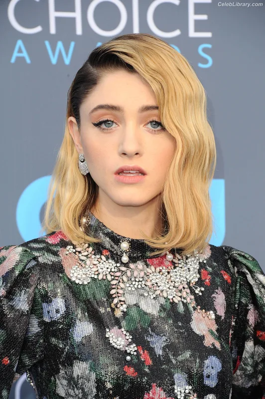 Natalia Dyer photo 6 of 978