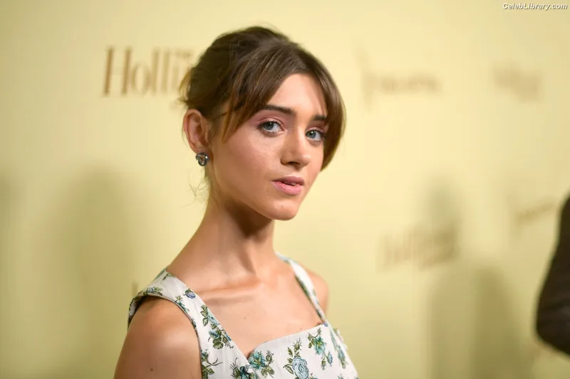 Natalia Dyer photo 12 of 978