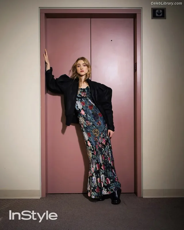 Natalia Dyer photo 5 of 978