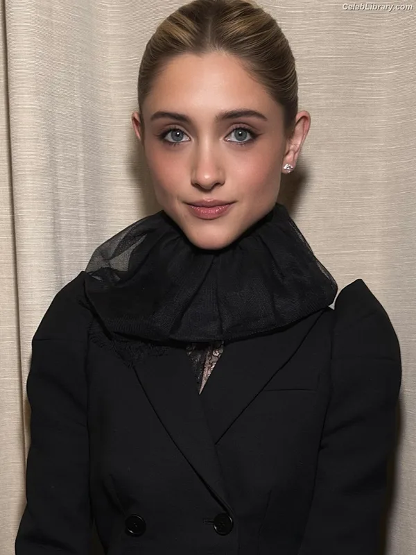 Natalia Dyer photo 21 of 978