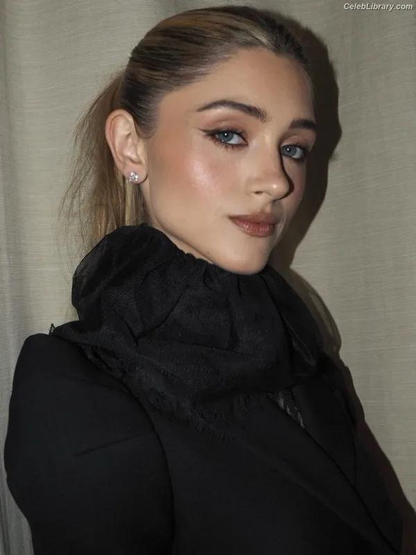 Natalia Dyer photo 22 of 978