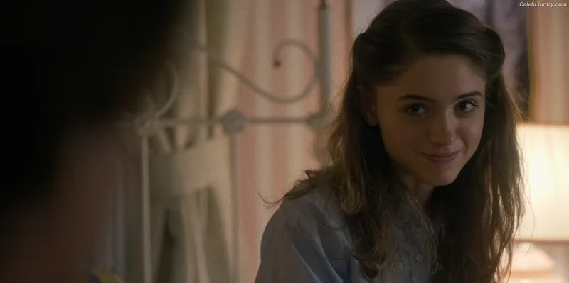 Natalia Dyer photo 6 of 978