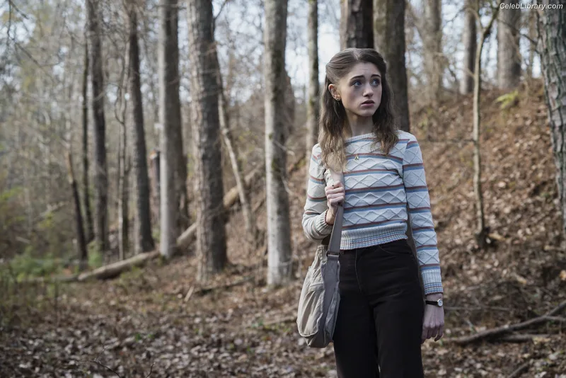 Natalia Dyer photo 7 of 978