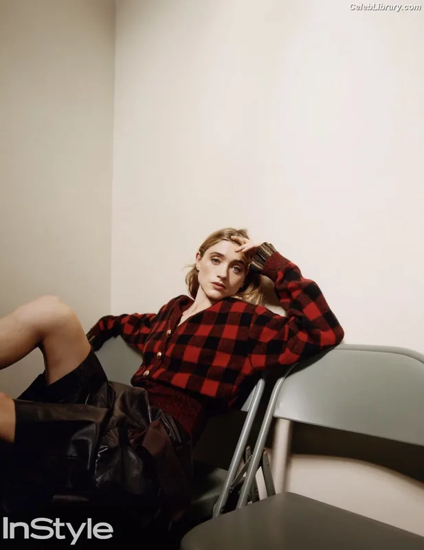 Natalia Dyer photo 12 of 978