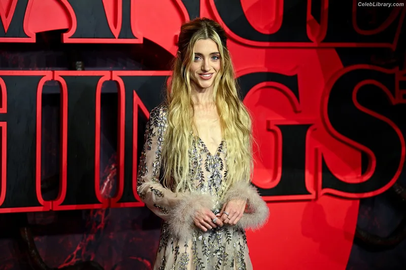 Natalia Dyer photo 24 of 978