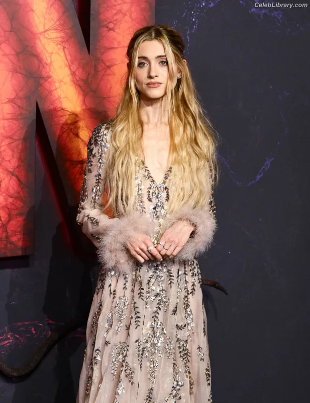 Natalia Dyer photo 18 of 978