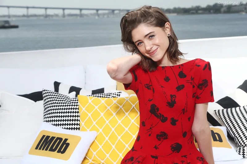 Natalia Dyer photo 1 of 978