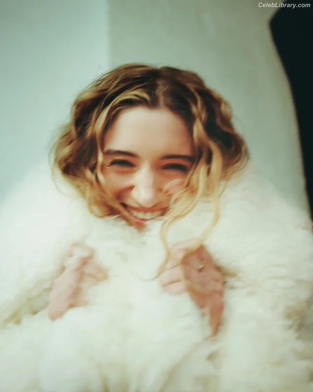 Natalia Dyer photo 7 of 978