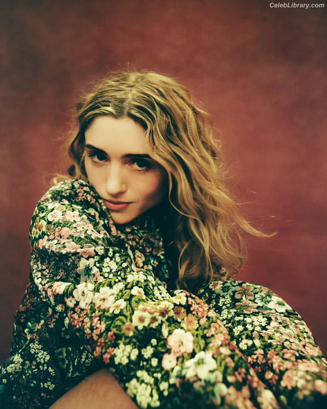 Natalia Dyer photo 13 of 978
