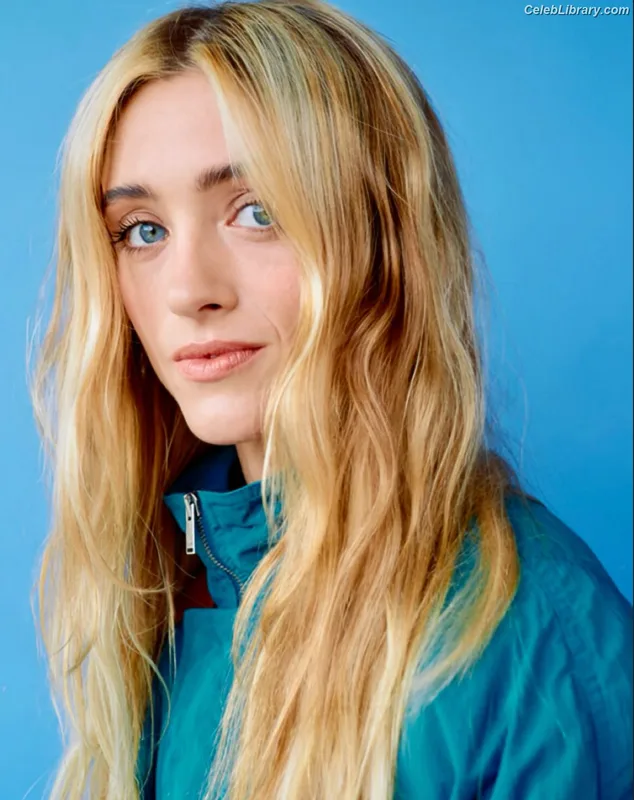 Natalia Dyer photo 20 of 978