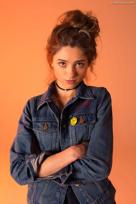 Natalia Dyer photo 3 of 978