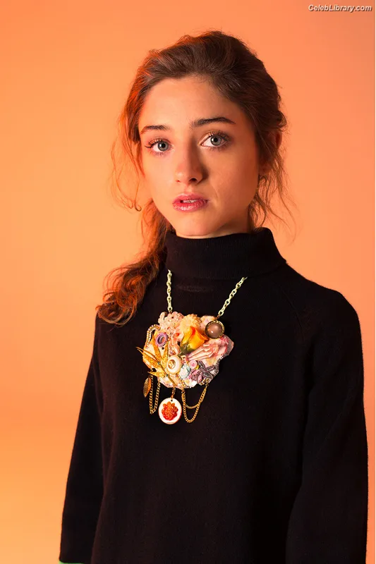 Natalia Dyer photo 5 of 978