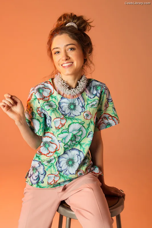 Natalia Dyer photo 8 of 978