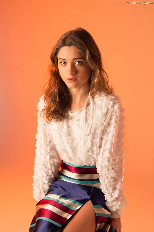 Natalia Dyer photo 9 of 978