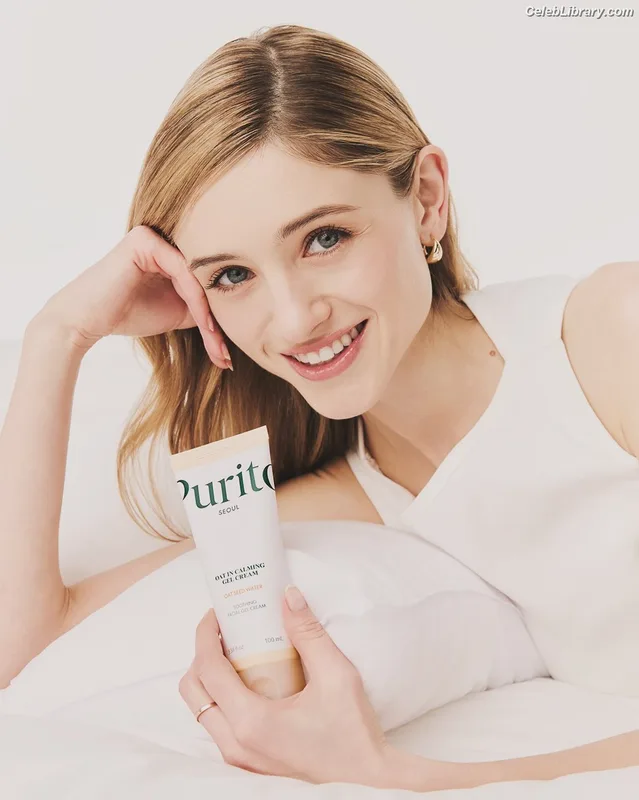 Natalia Dyer photo 17 of 978