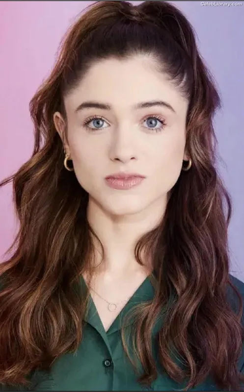 Natalia Dyer photo 21 of 978