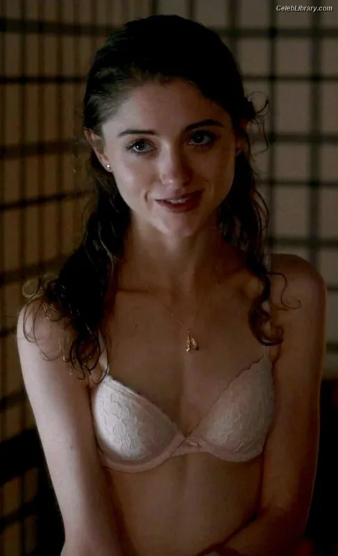Natalia Dyer photo 14 of 978