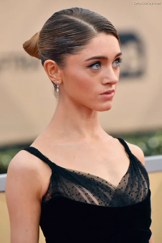 Natalia Dyer photo 16 of 978