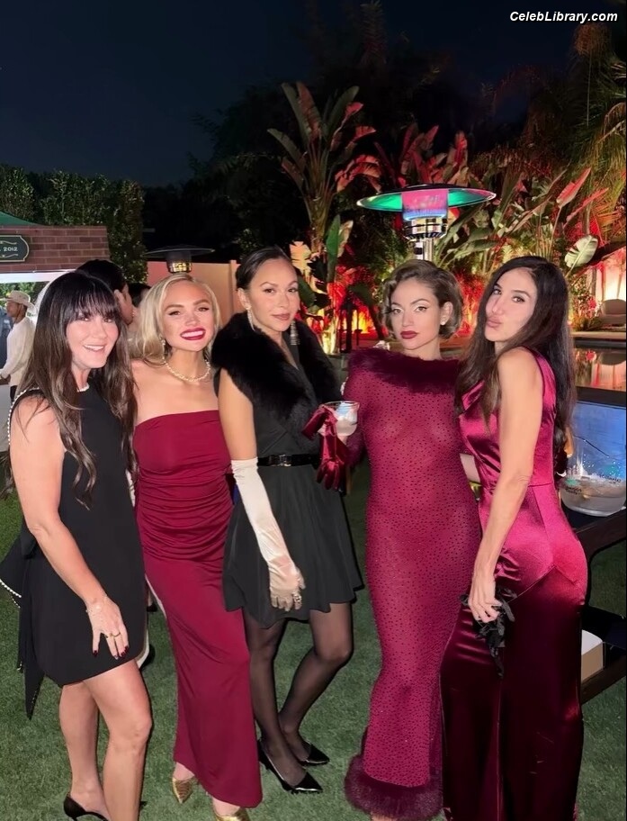Natalie Alyn Lind photo 8 of 877