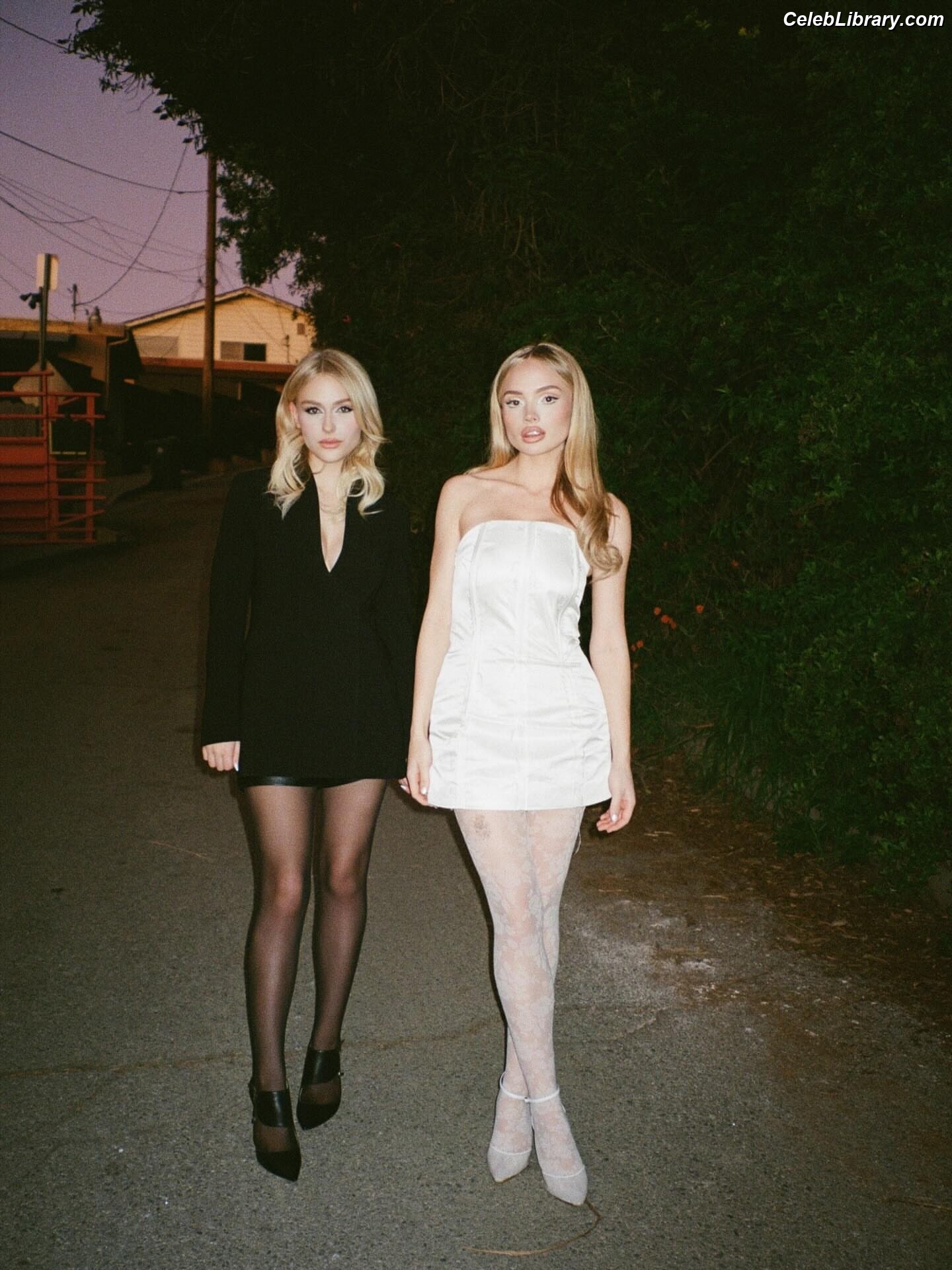 Natalie Alyn Lind photo 4 of 877
