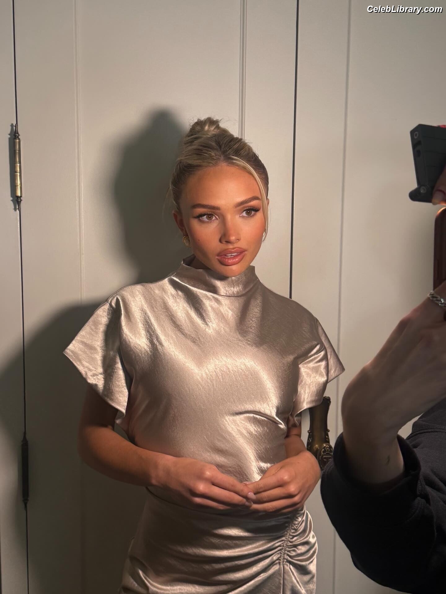 Natalie Alyn Lind photo 17 of 877