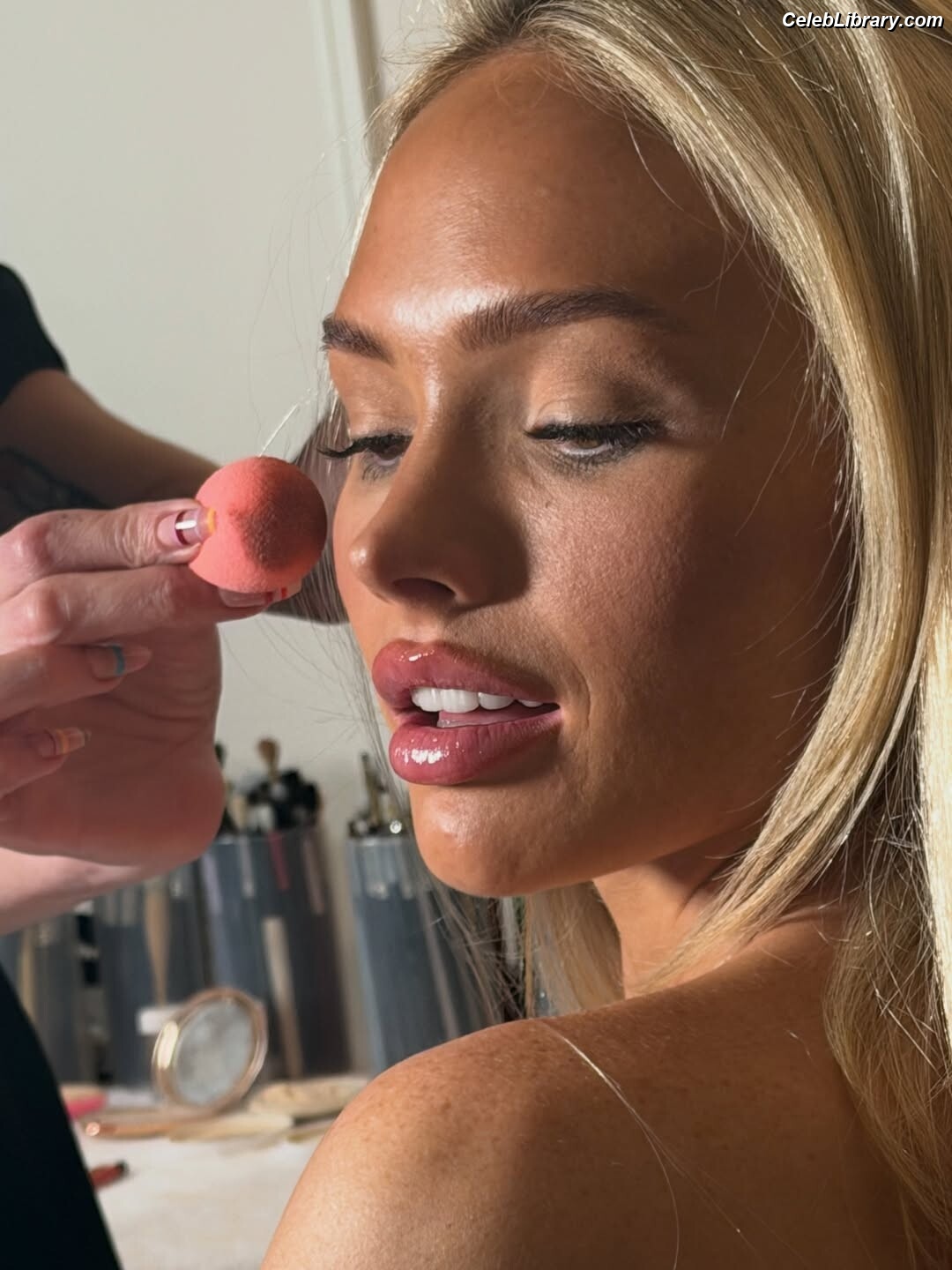 Natalie Alyn Lind photo 1 of 877
