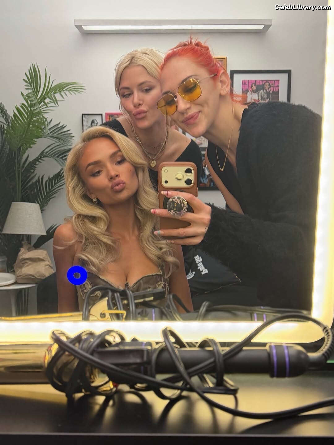 Natalie Alyn Lind photo 12 of 877