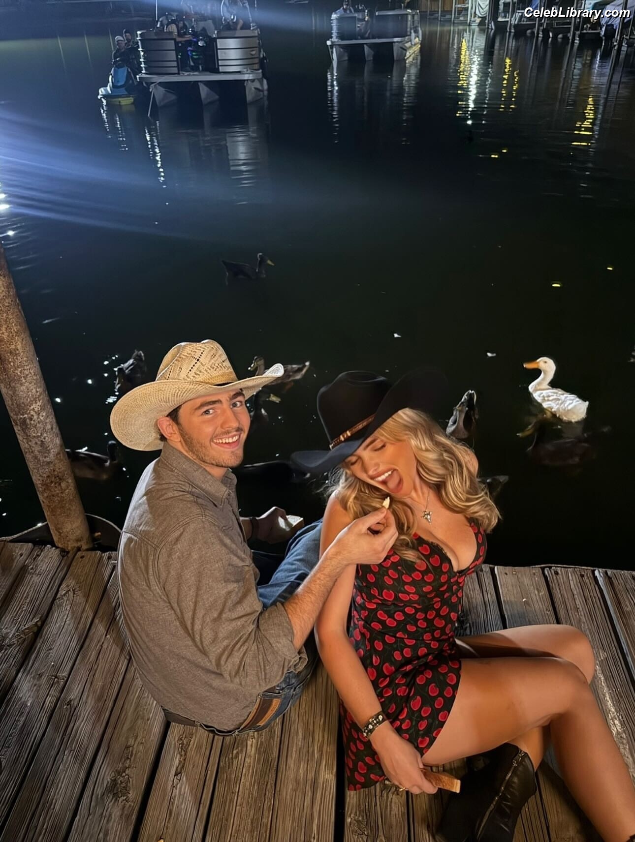 Natalie Alyn Lind photo 6 of 877