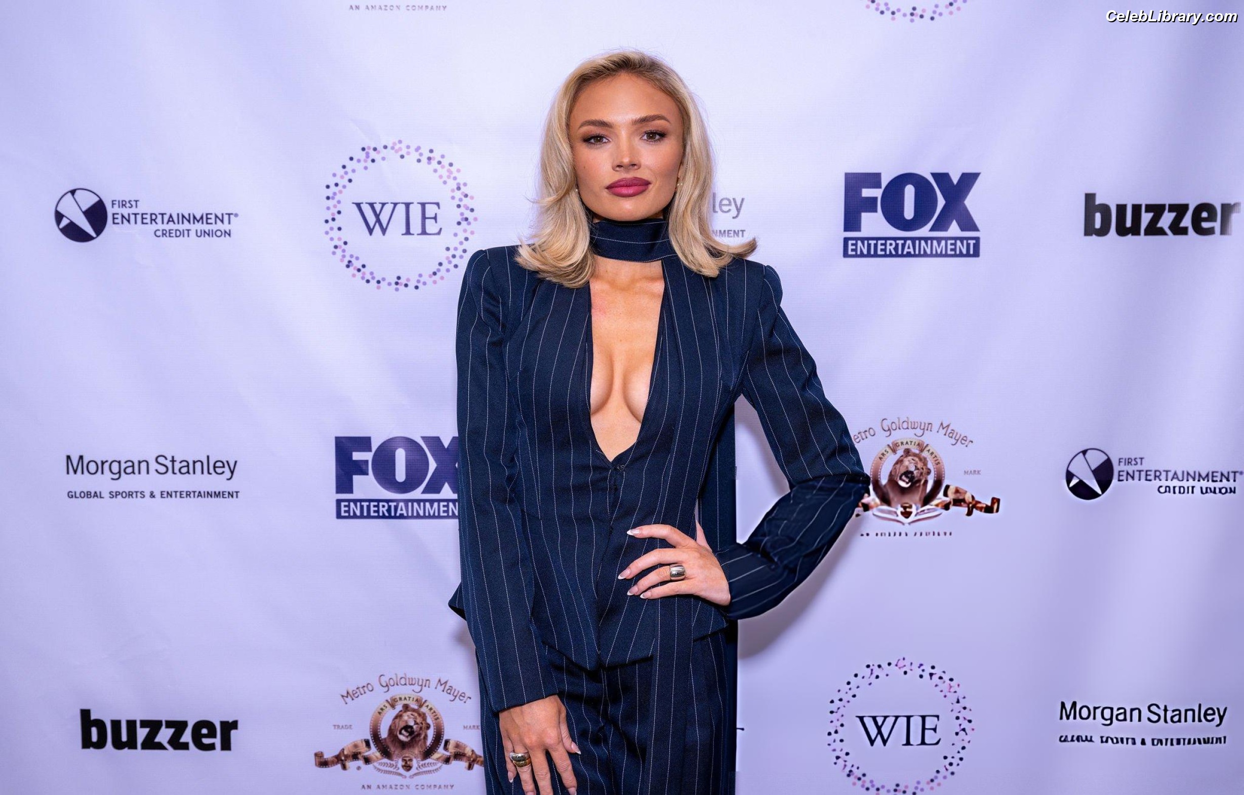 Natalie Alyn Lind photo 20 of 877