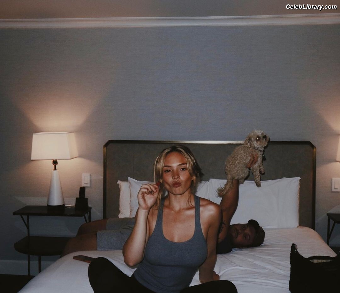 Natalie Alyn Lind photo 13 of 877