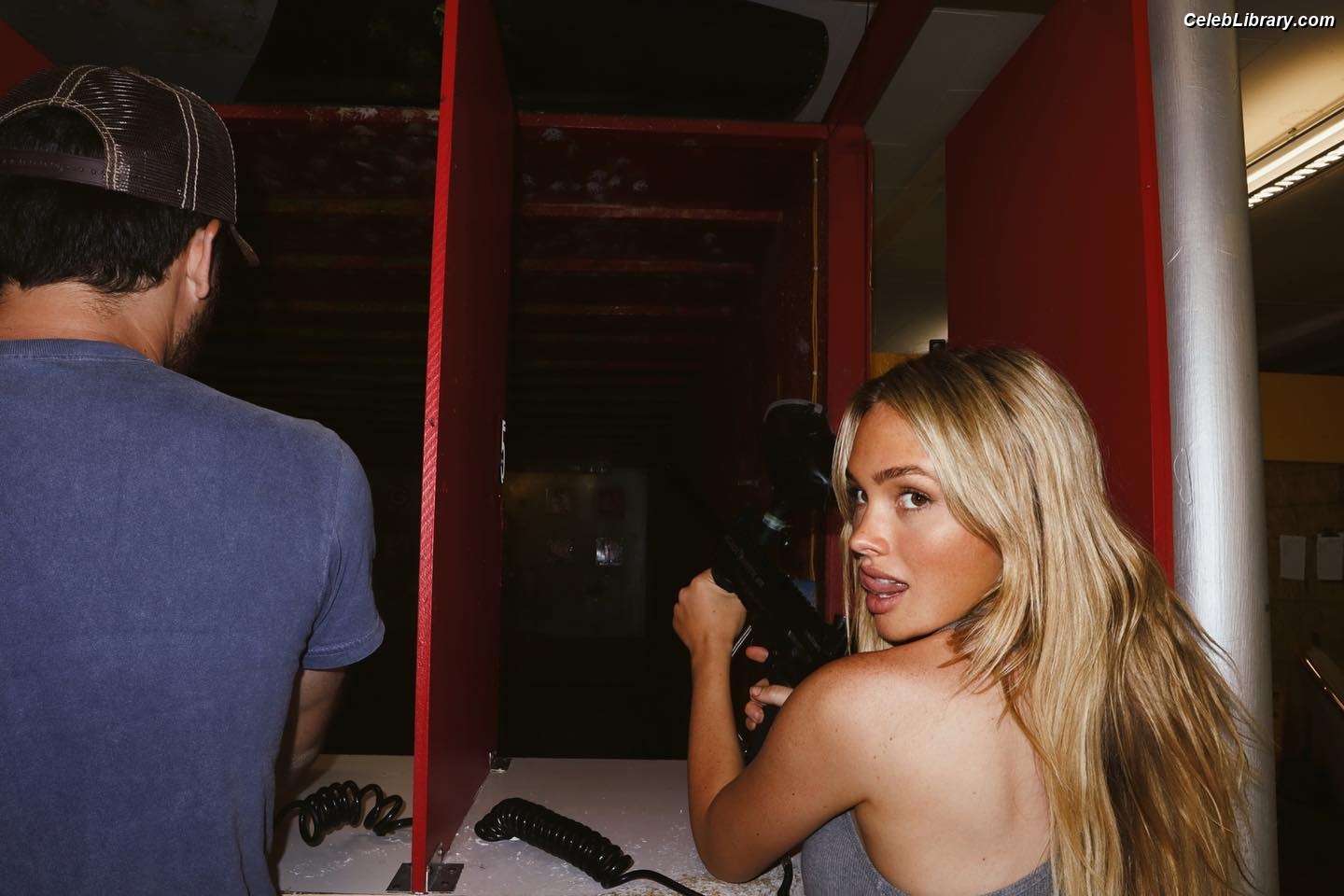 Natalie Alyn Lind photo 17 of 877