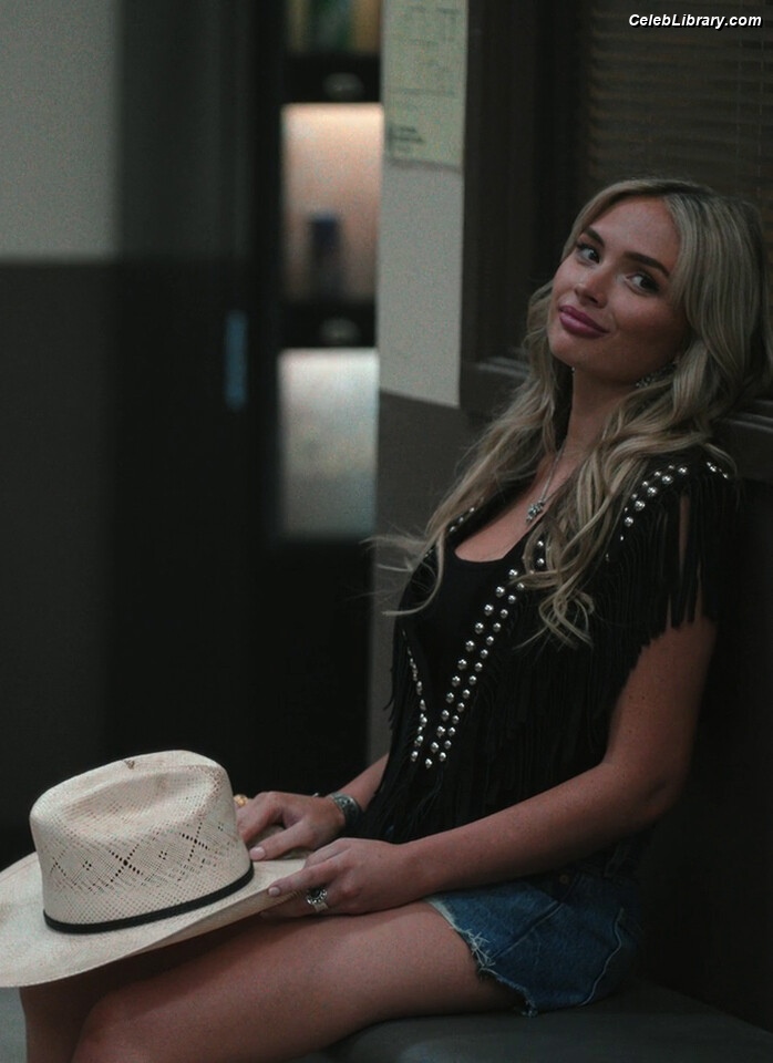 Natalie Alyn Lind photo 10 of 877