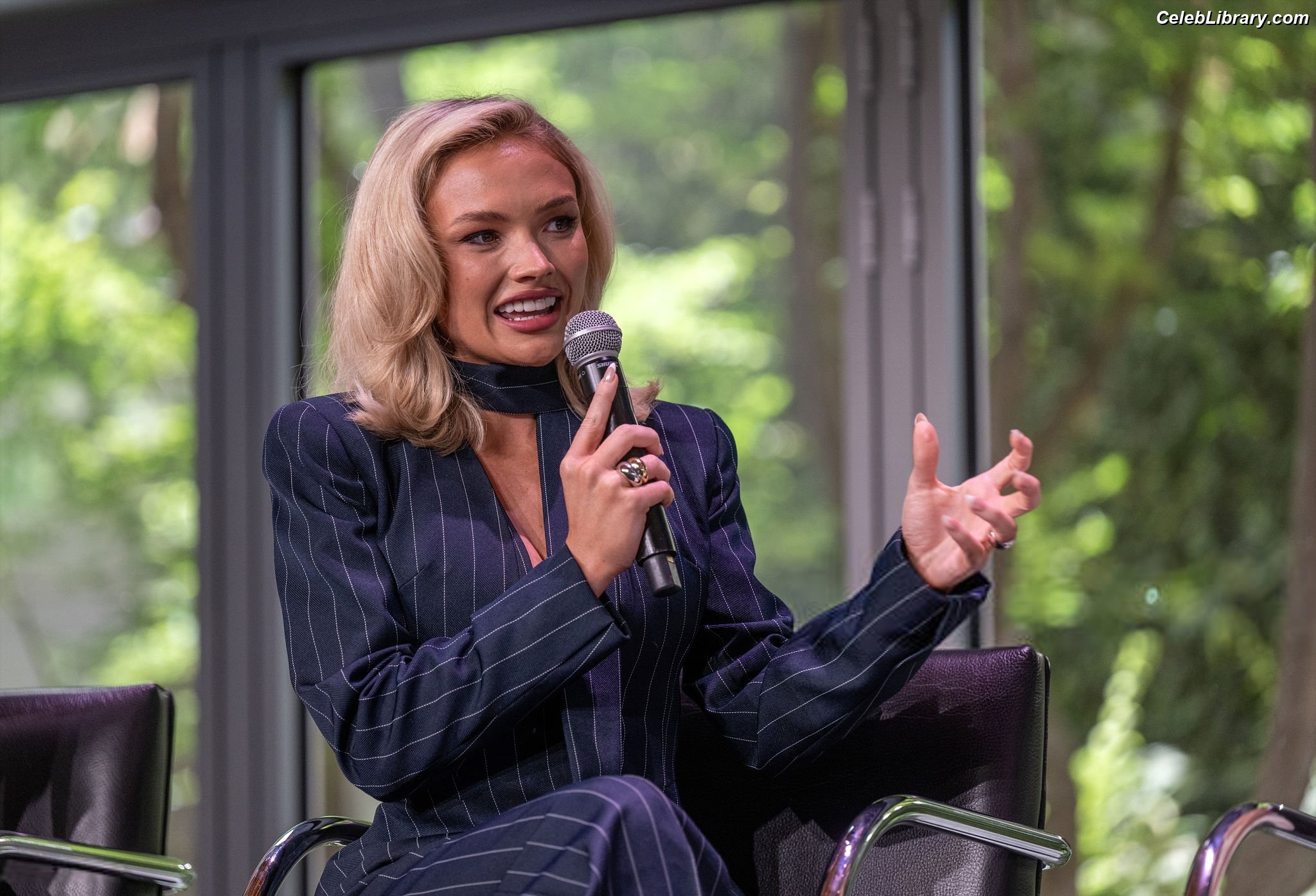 Natalie Alyn Lind photo 1 of 877