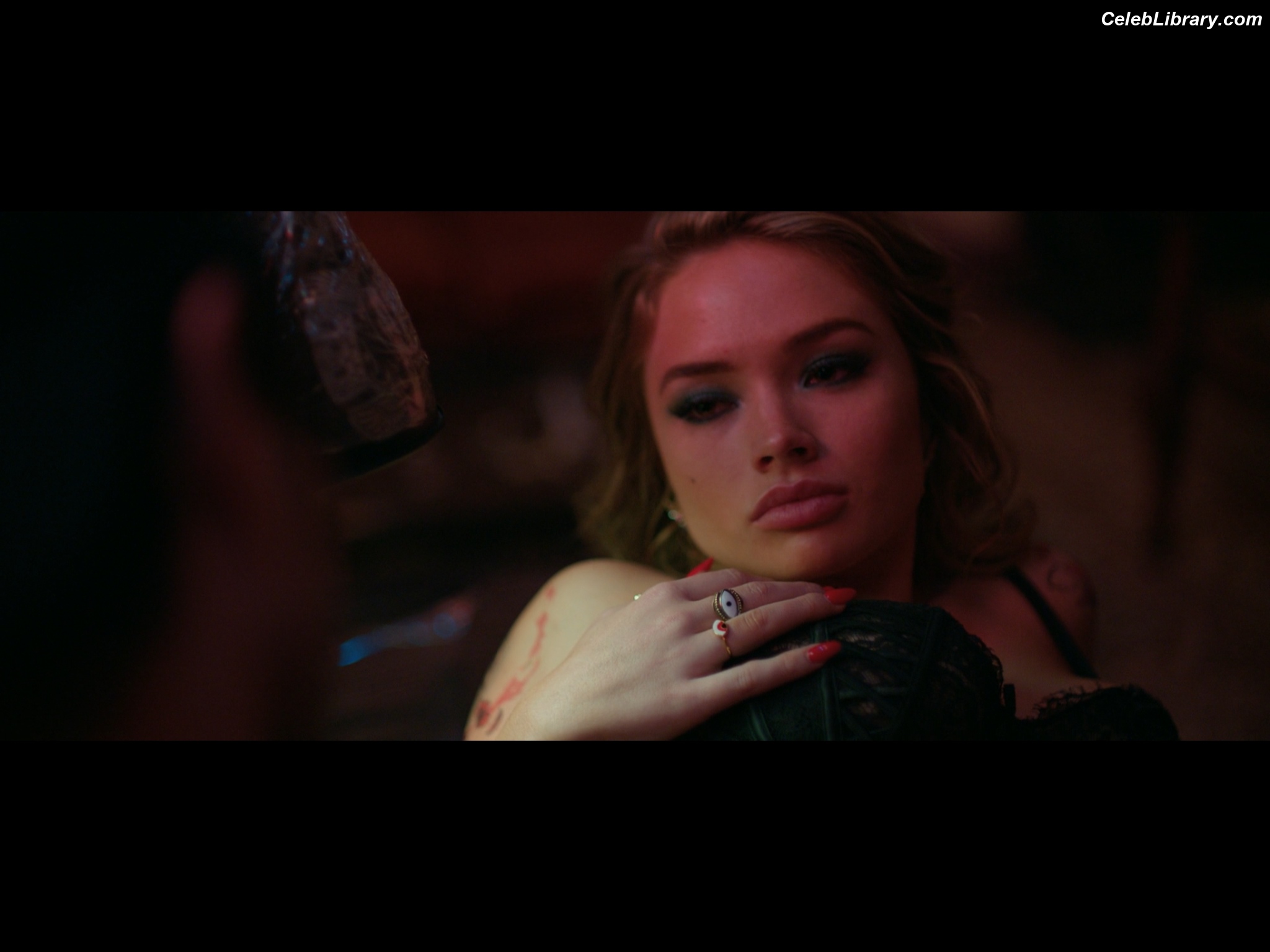 Natalie Alyn Lind photo 4 of 877