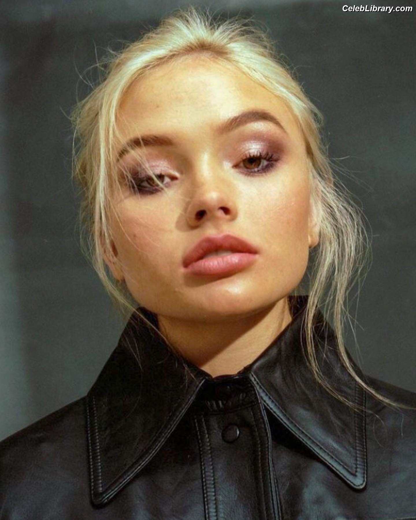 Natalie Alyn Lind photo 5 of 877