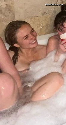Natalie Alyn Lind photo 4 of 877